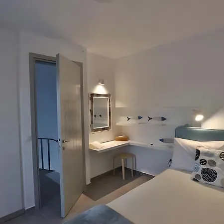 Lina Syros * アゾリムノス